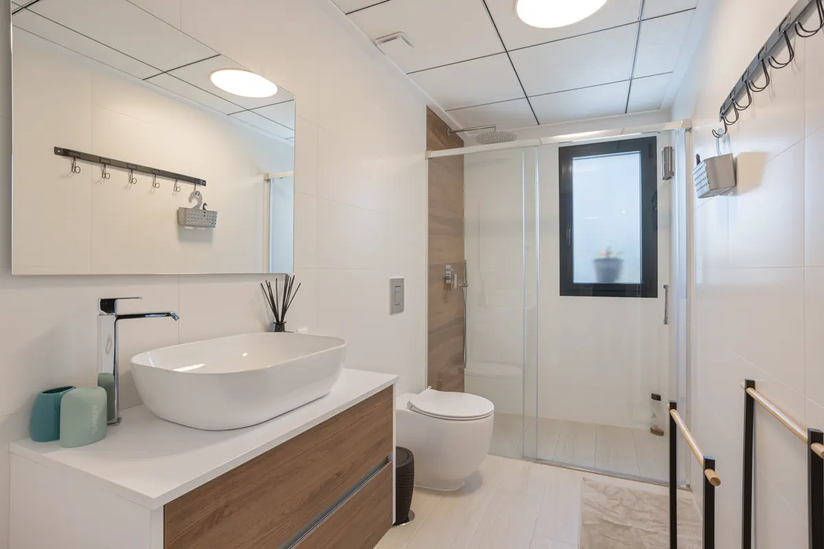 Porcelain sinks sealed with Diamond Bond