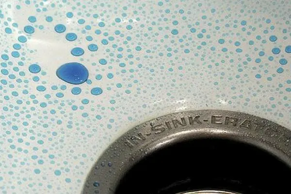 Treated porcelain with Diamond Bond, spills beading
